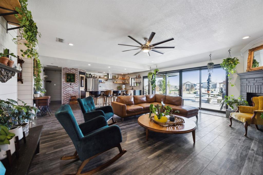 2601 Plains Trail