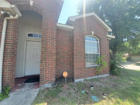 1302 Mill Crossing Garland TX 75040