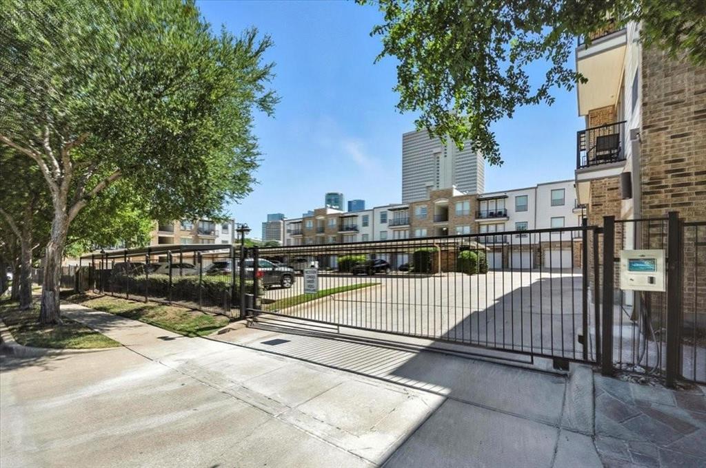 950 Henderson Street