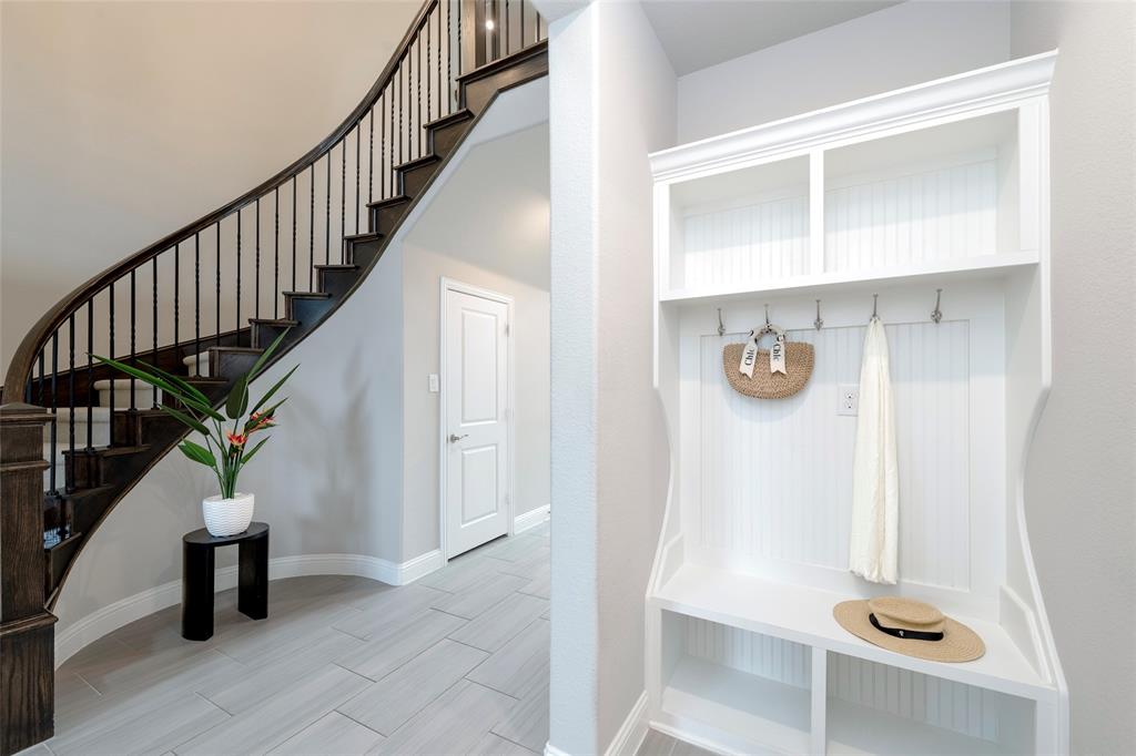 401 Alden Way