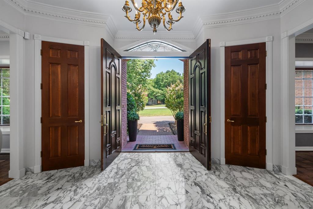 831 Creekwood Circle