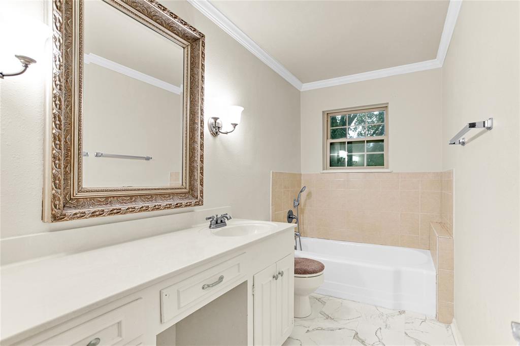 Henderson, Texas 75654, United States, 3 Bedrooms Bedrooms, ,2 BathroomsBathrooms,Residential,Pending,207111