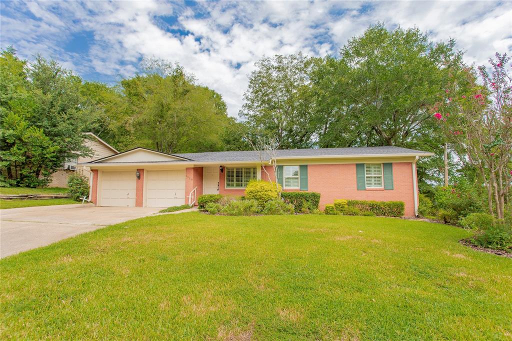 Henderson, Texas 75654, United States, 3 Bedrooms Bedrooms, ,2 BathroomsBathrooms,Residential,Pending,207111