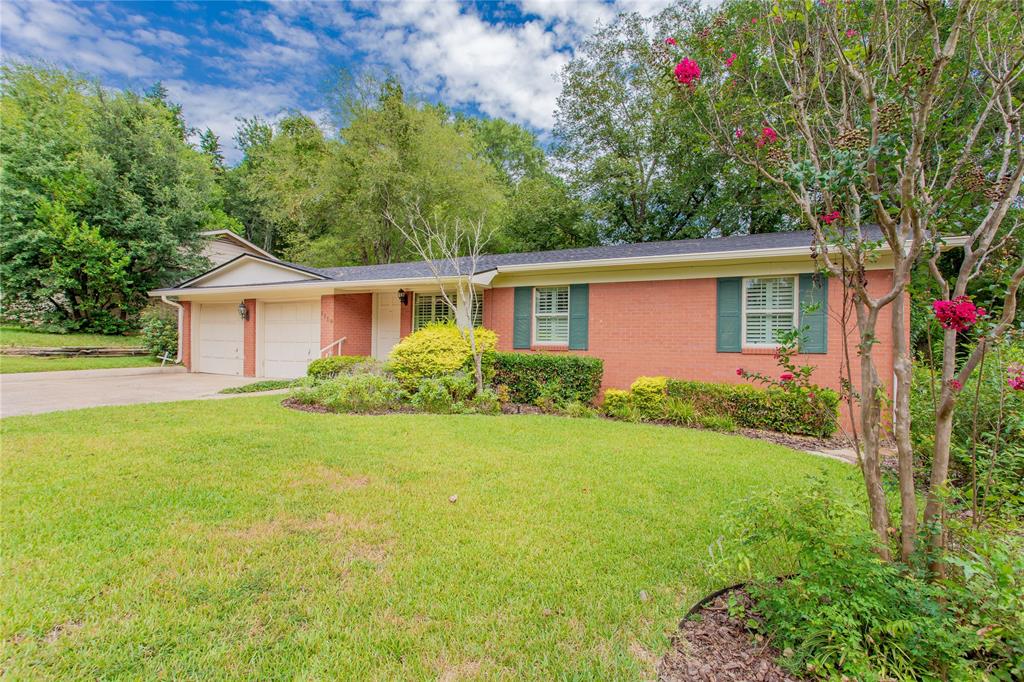 Henderson, Texas 75654, United States, 3 Bedrooms Bedrooms, ,2 BathroomsBathrooms,Residential,Pending,207111