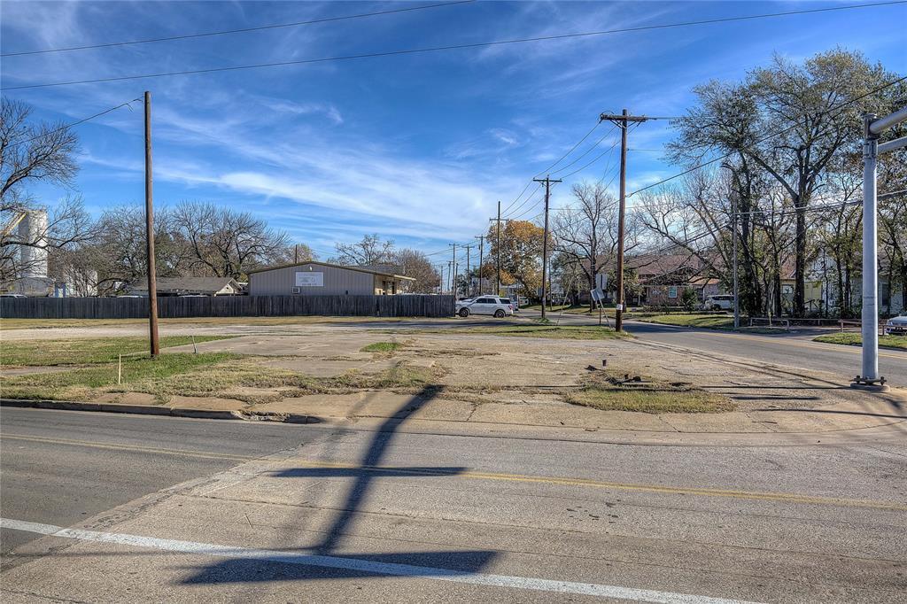 town - Commercial Sale