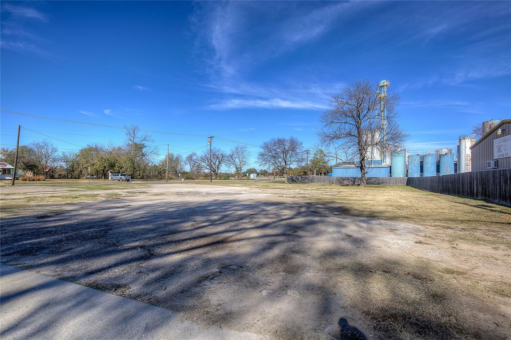 town - Commercial Sale