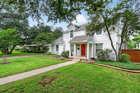 Photo of 3618 S Hills Avenue, Fort Worth, TX 76109 (MLS # 21254736)