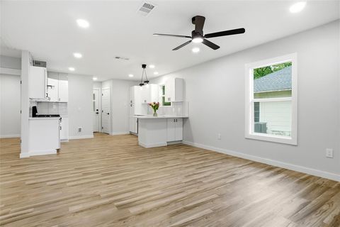 Tiny photo for 317 S Walker Street, Mesquite, TX 75149 (MLS # 21250198)