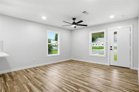 Tiny photo for 317 S Walker Street, Mesquite, TX 75149 (MLS # 21250198)