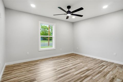 Tiny photo for 317 S Walker Street, Mesquite, TX 75149 (MLS # 21250198)