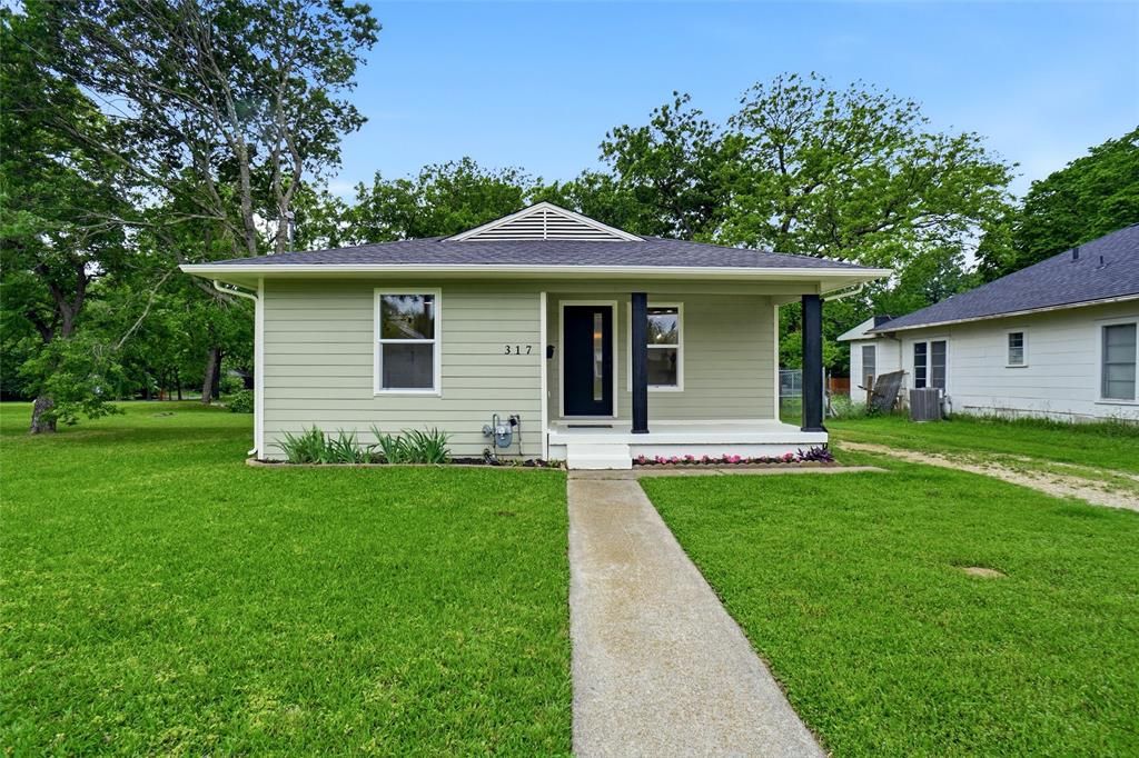 Photo of 317 S Walker Street, Mesquite, TX 75149 (MLS # 21250198)