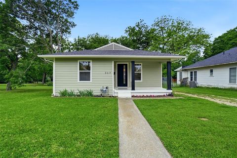 Photo of 317 S Walker Street, Mesquite, TX 75149 (MLS # 21250198)