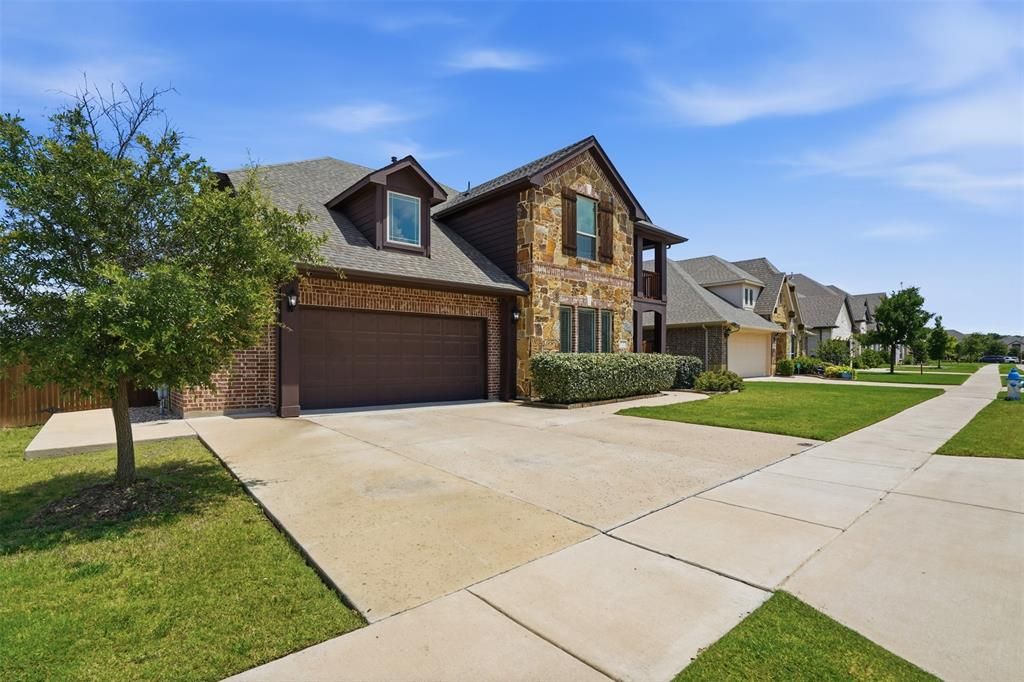 Photo of 1122 Alderwood Drive, Justin, TX 76247 (MLS # 21339203)