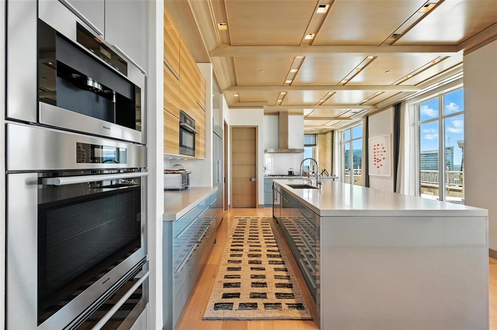 Tower & Regency Row Residence Condo - Residential