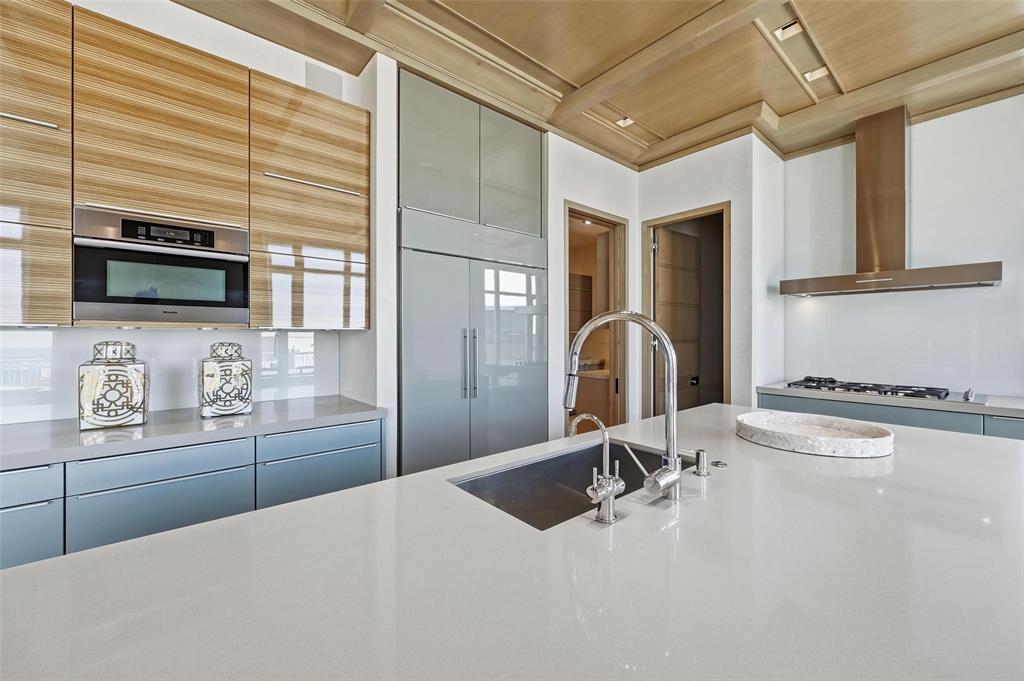 Tower & Regency Row Residence Condo - Residential