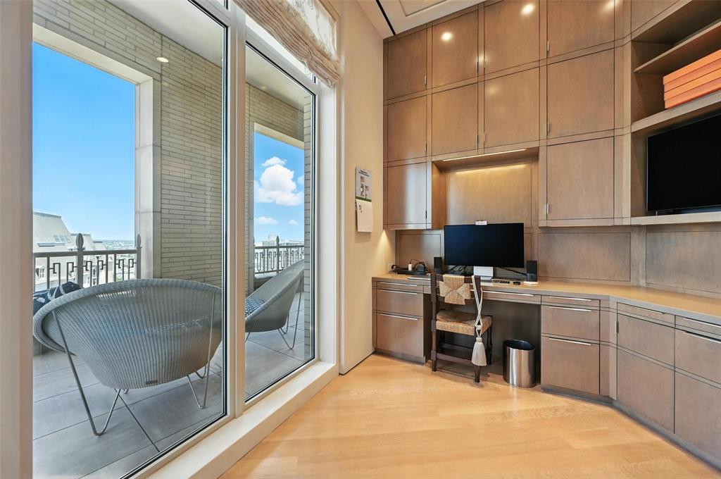 Tower & Regency Row Residence Condo - Residential