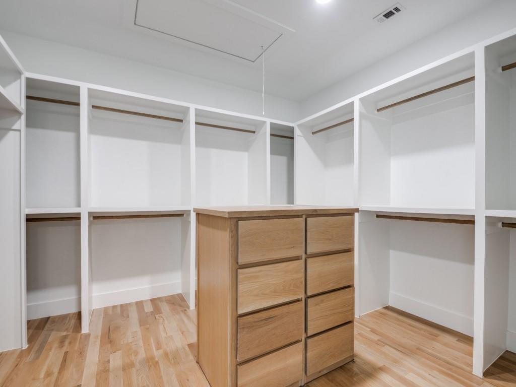 Mesquite, Texas 75126, United States, 4 Bedrooms Bedrooms, ,5 BathroomsBathrooms,Residential,Active,200957