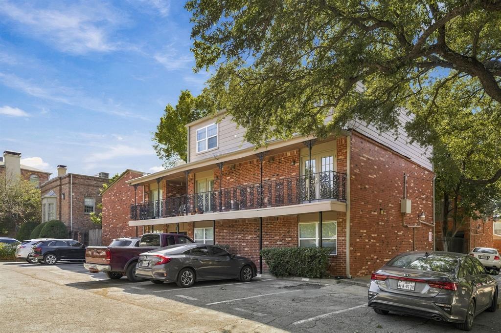 4525 Gilbert Avenue 208