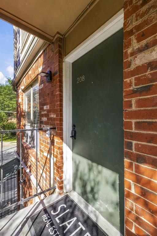 4525 Gilbert Avenue 208