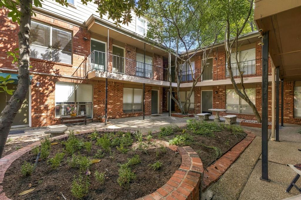 4525 Gilbert Avenue 208
