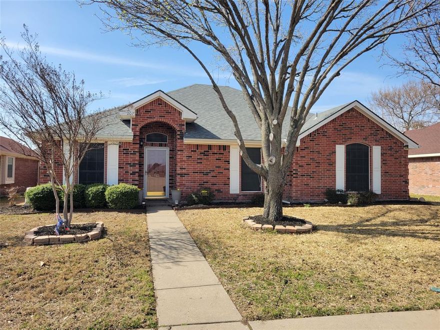 Spacious 4 BR home in a great neighborhood, within walking distance to the highly sought-after, Shackleford Elementary. This home has been lovingly taken care of, and is waiting for a new family to call it home! Close to all of the new retail growth on North 77. Quick access to IH-35E. The roof is 4 years old and the AC is about 6 months old and a new microwave.