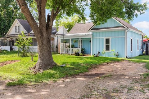 408 Morton Avenue Palacios TX 77465