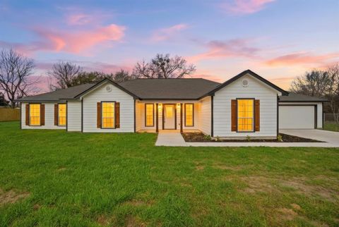 Photo of 10140 Panawaka, Quinlan, TX 75169 (MLS # 21187047)
