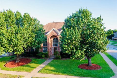 Photo of 2421 Bowie Lane, Grapevine, TX 76051 (MLS # 21286403)