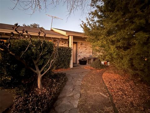 Photo of 1805 Dunning Street, Irving, TX 75061 (MLS # 21173032)