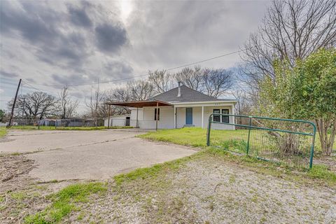 Photo of 382 County Road 3102, Greenville, TX 75402 (MLS # 21197086)