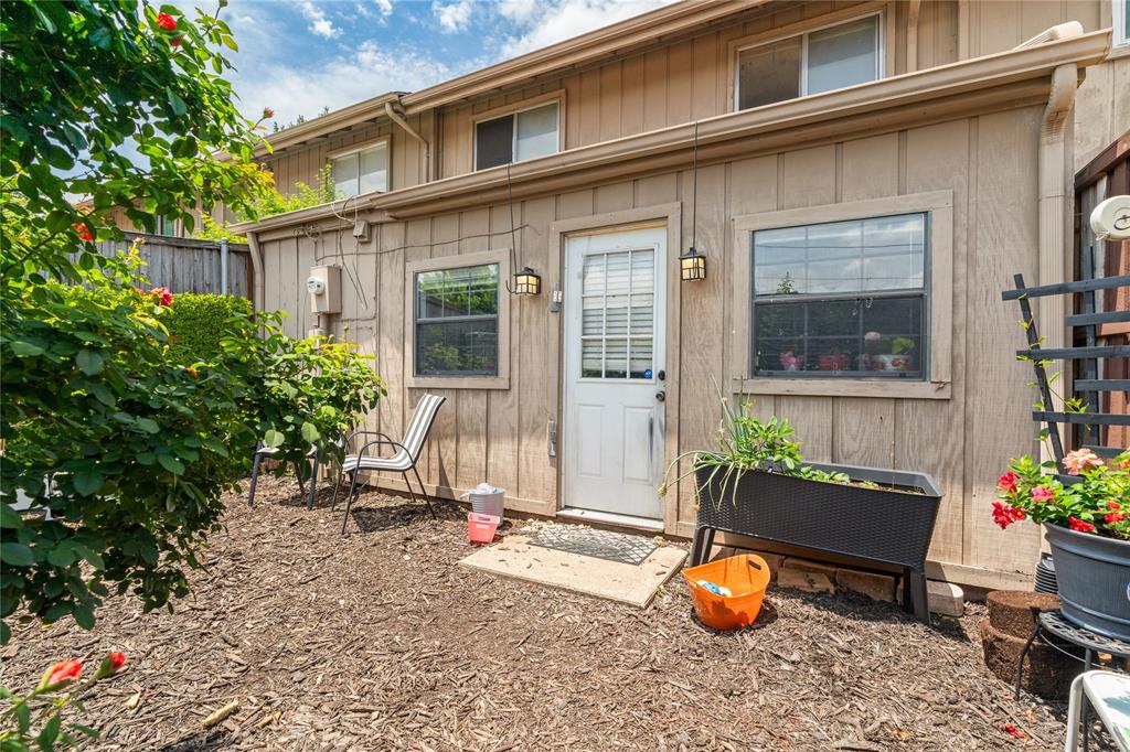 Laguna Twnhms - Residential