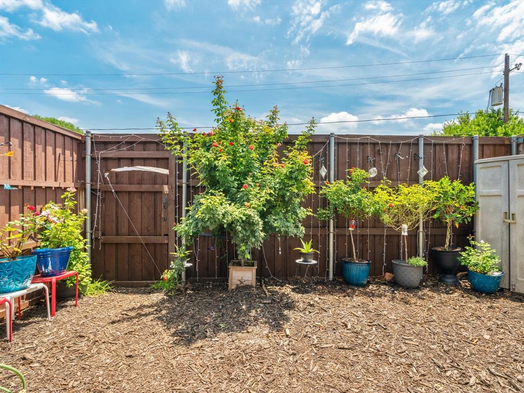 Laguna Twnhms - Residential