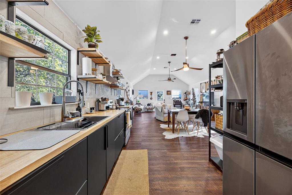 Wooded Lake Estate Add Pt II - Residential