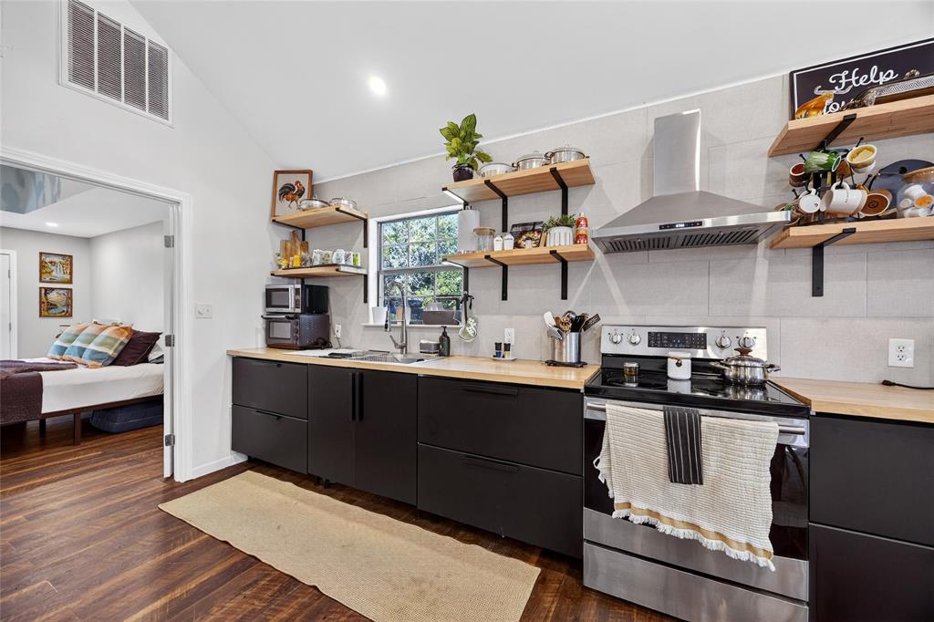 Wooded Lake Estate Add Pt II - Residential