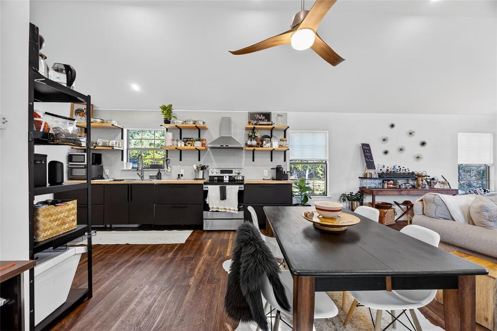 Wooded Lake Estate Add Pt II - Residential