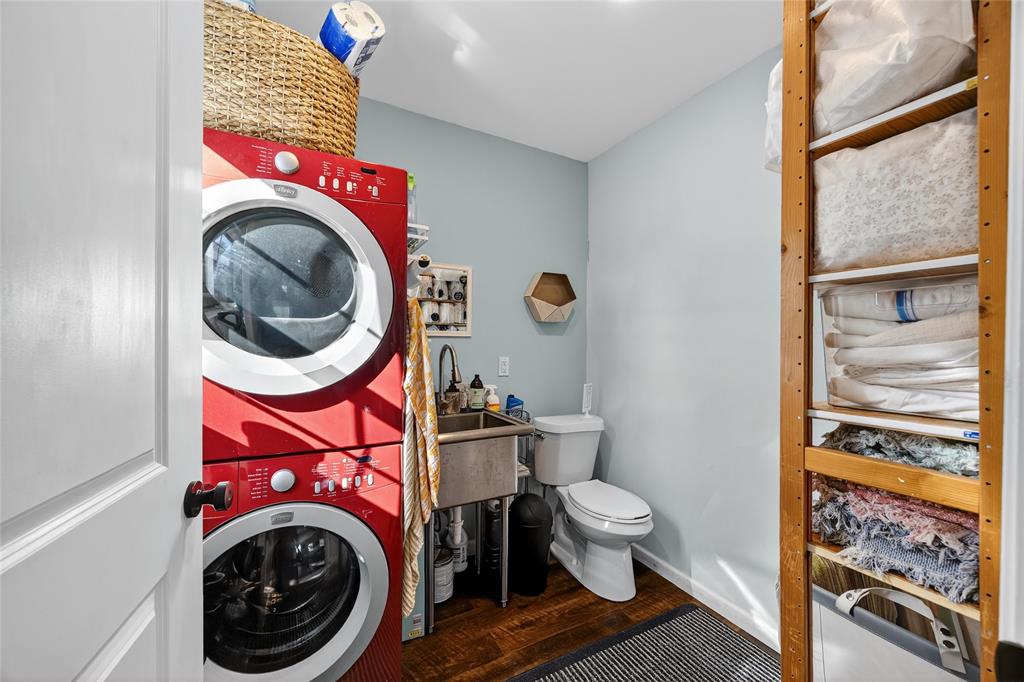 Wooded Lake Estate Add Pt II - Residential