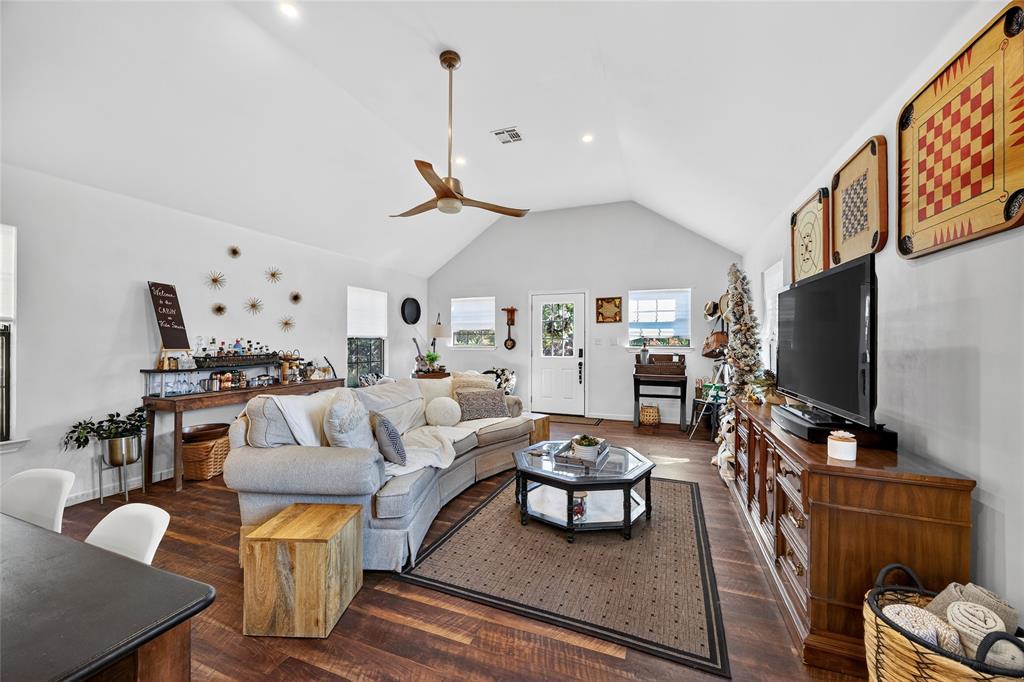 Wooded Lake Estate Add Pt II - Residential