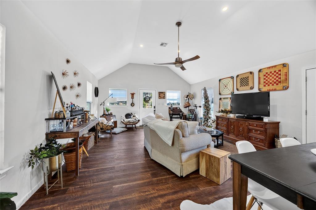 Wooded Lake Estate Add Pt II - Residential