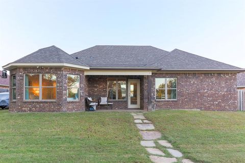 A home in Lindale