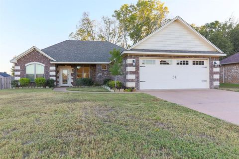 A home in Lindale