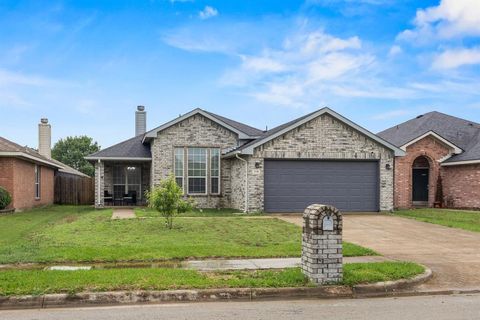 Photo of 119 Lipan Street, Greenville, TX 75402 (MLS # 21256164)