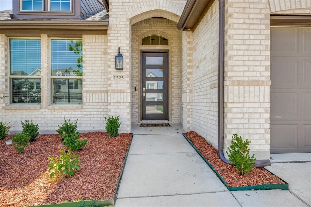 Photo of 1225 Stagecoach Trail, Justin, TX 76247 (MLS # 21194106)