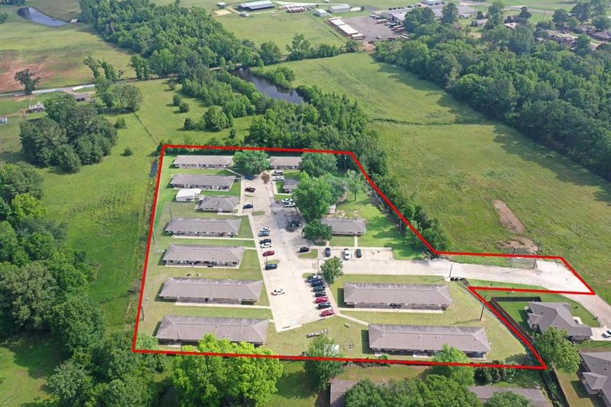 40 unit apartment complex located close to downtown Pittsburg. This apartment complex is an income producing property. Great opportunity to increase your rental portfolio