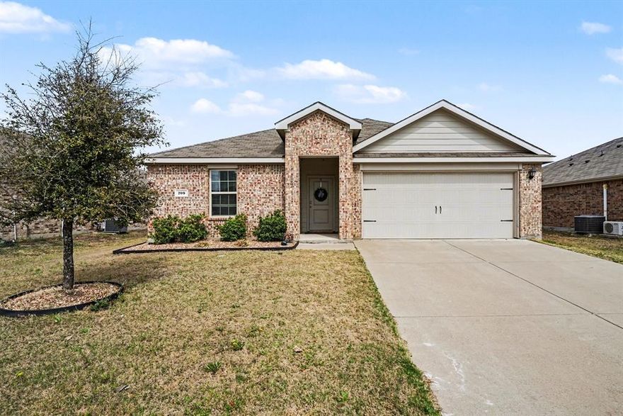 Welcome to 709 Meadow Creek Lane, This 4-bedroom, 3-bathroom home offers a spacious, functional layout with plenty of
natural light. The open living, kitchen, and dining areas are perfect for everyday living and entertaining. Enjoy a large
backyard with room to relax or play, all in a quiet neighborhood. A great opportunity in a growing community schedule your
showing today!