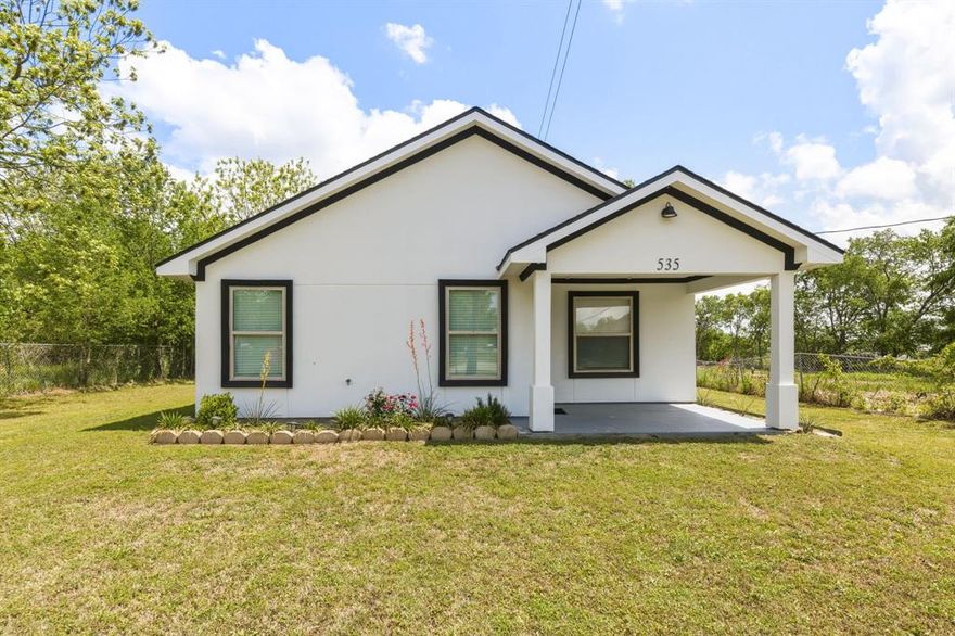 Welcome to this beautiful 2023 built home located at 535 S Belknap St in Mexia, TX. This modern property features 3 spacious bedrooms and 2 full bathrooms, designed with comfort and functionality in mind. The stucco exterior adds a sleek, contemporary touch, while the large yard offers plenty of space for outdoor living, entertaining, or future additions. A perfect blend of style and space. Just a few minutes from downtown Mexia, shops, dinning and Lake Mexia. Ready for its new owners to call home.