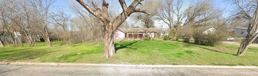 Corner lot close to downtown, several new builds in the area.
