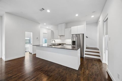 Photo of 4905 Live Oak Street #E, Dallas, TX 75206 (MLS # 21211821)