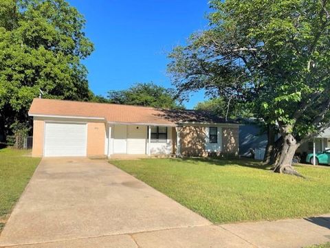 Photo of 1012 Donley Drive, Euless, TX 76039 (MLS # 21210531)