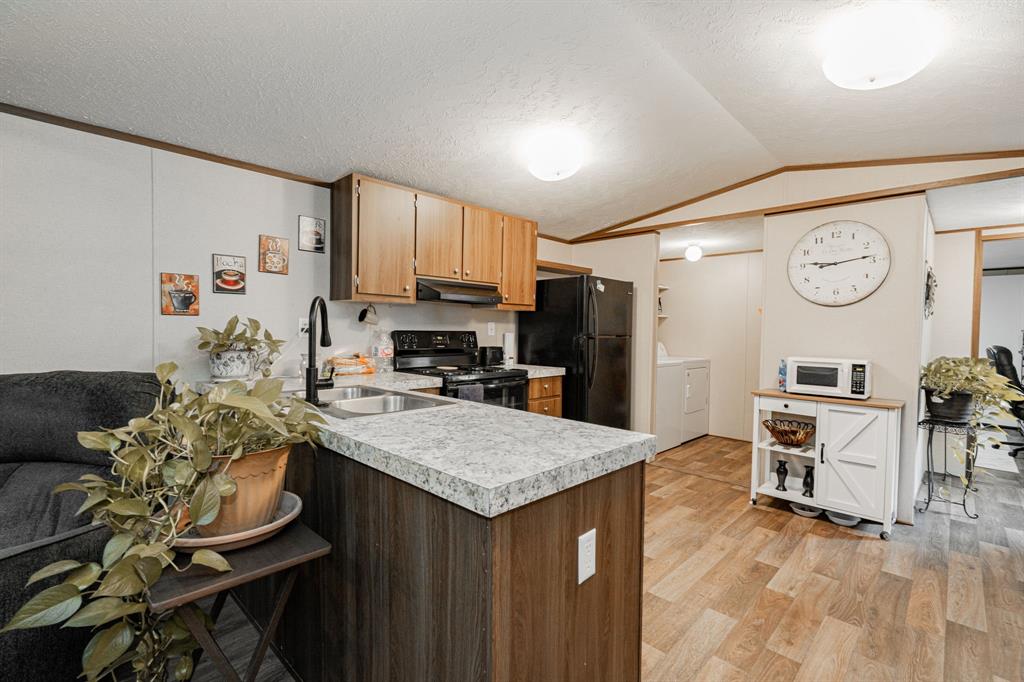 Kemp, Texas 75143, United States, 2 Bedrooms Bedrooms, ,2 BathroomsBathrooms,Residential,Active,143548