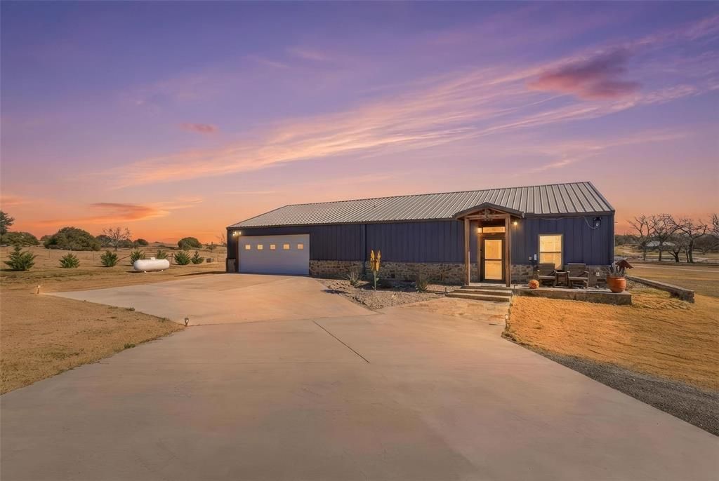 Photo of 5601 Little Road, Granbury, TX 76049 (MLS # 21157575)